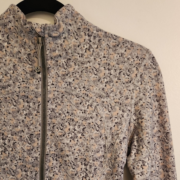 Lululemon Forme Jacket *Cuffins (with cuffs) Petite Fleur Silver Spoon - Size 4 - Picture 6 of 15